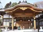 里道の脇に建つ曹洞宗の寺院