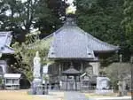 牛の背に乗った弘法大師の伝説が…